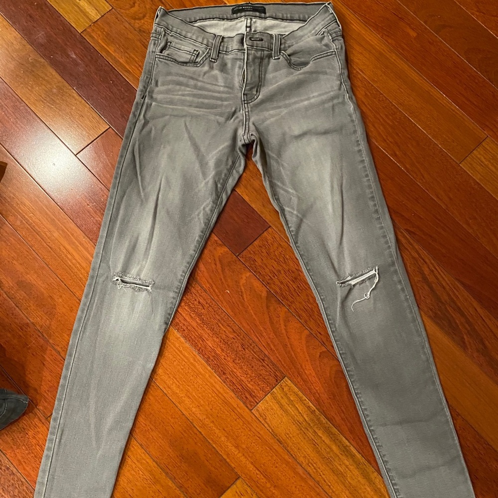 Flying Monkey Platinum. Distresse EUC size 29